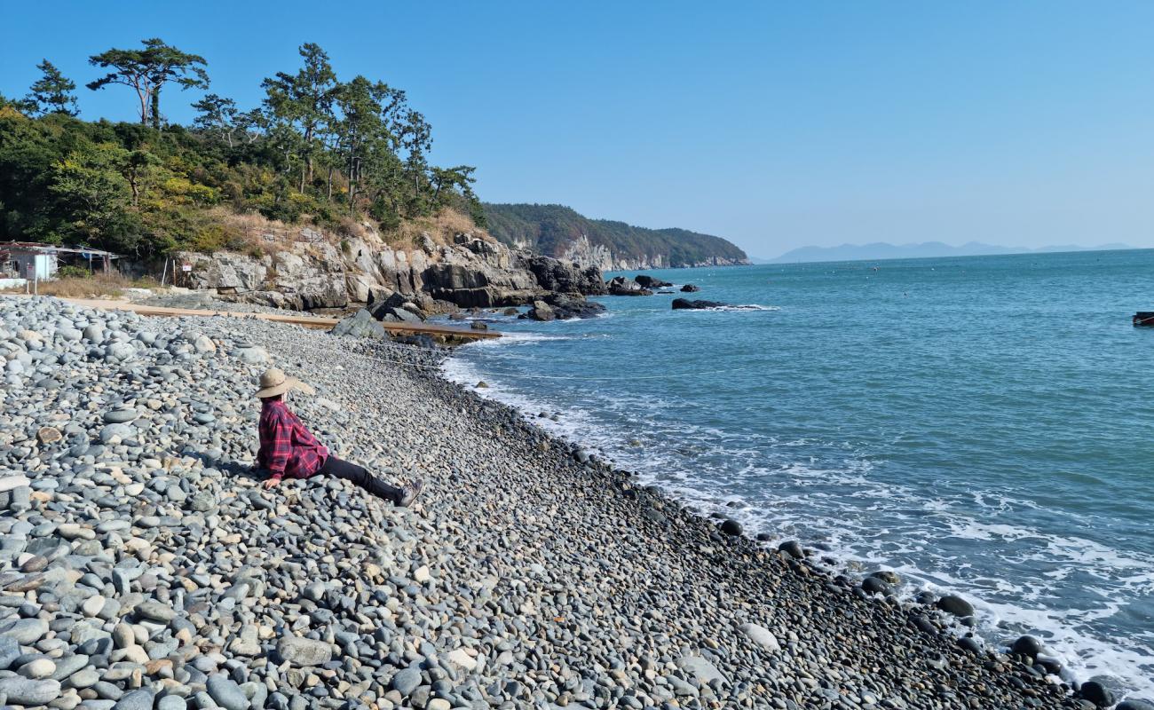 Foto af Jeongdori Gugyedeung Beach med grå sten overflade