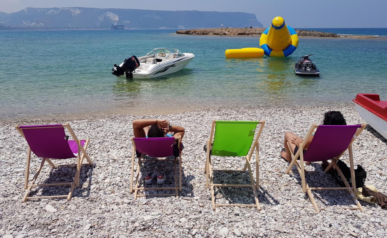 Foto af Zireh Beach med let fin sten overflade