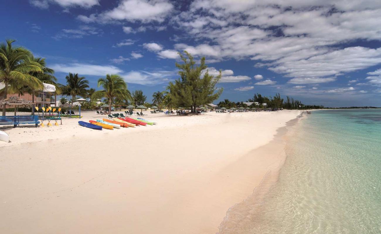 Foto af Churchill Strand med lys fint sand overflade