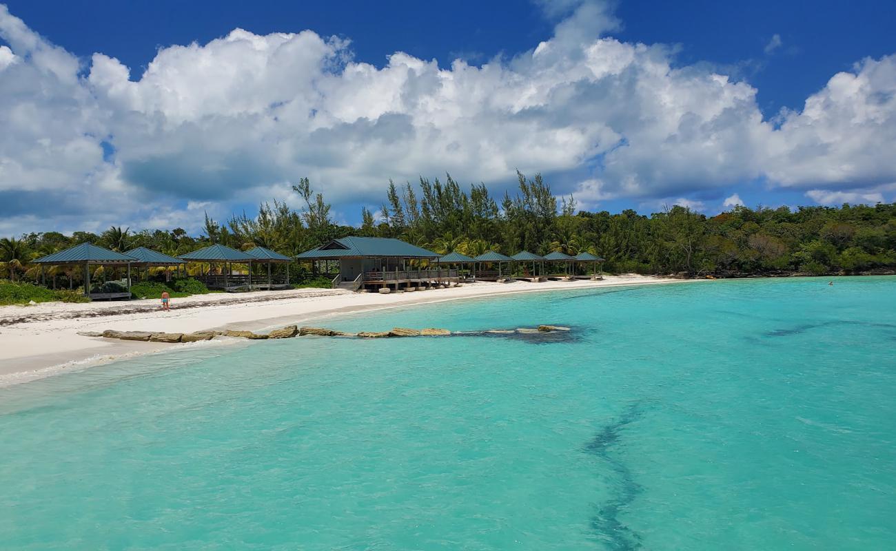 Foto af Casuarina beach med lys fint sand overflade