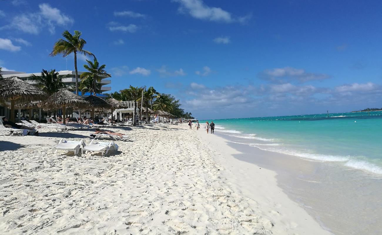 Foto af Cable beach med lys fint sand overflade