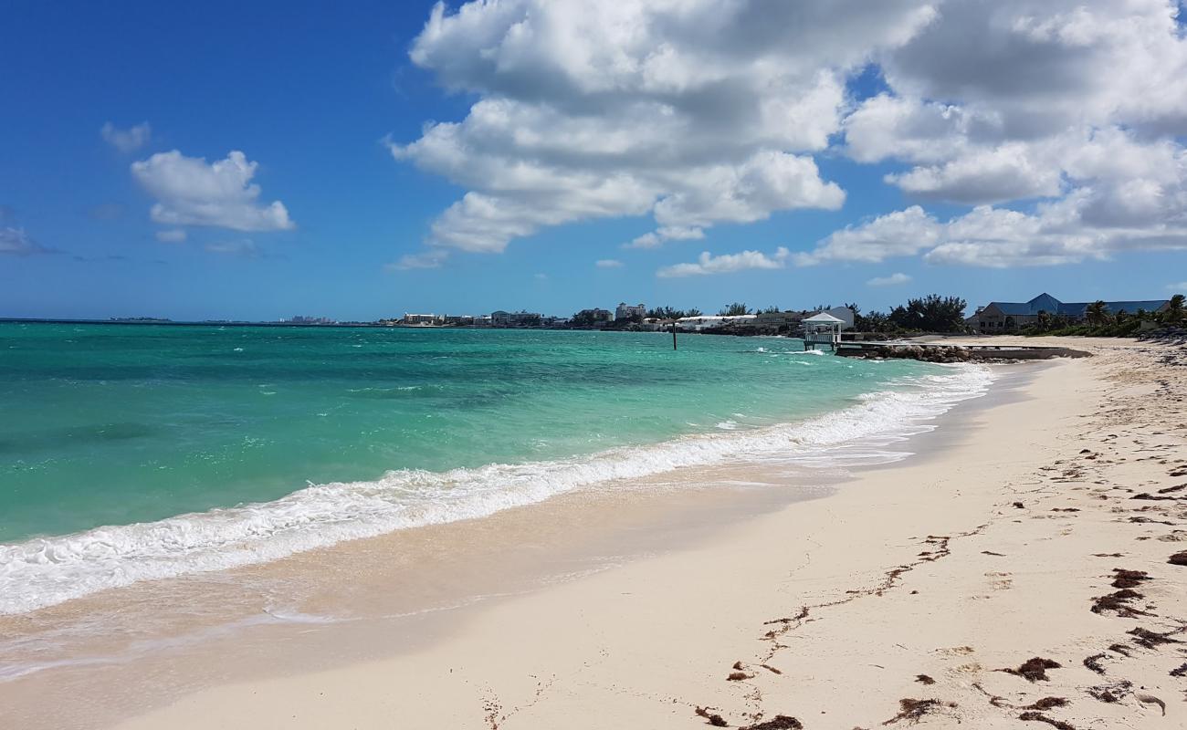 Foto af Sandyport beach med lys fint sand overflade