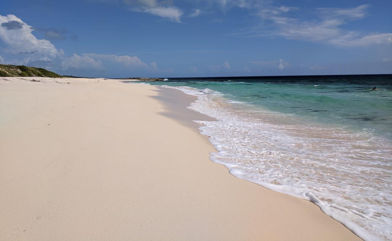 Foto af Surfer's beach med lys fint sand overflade