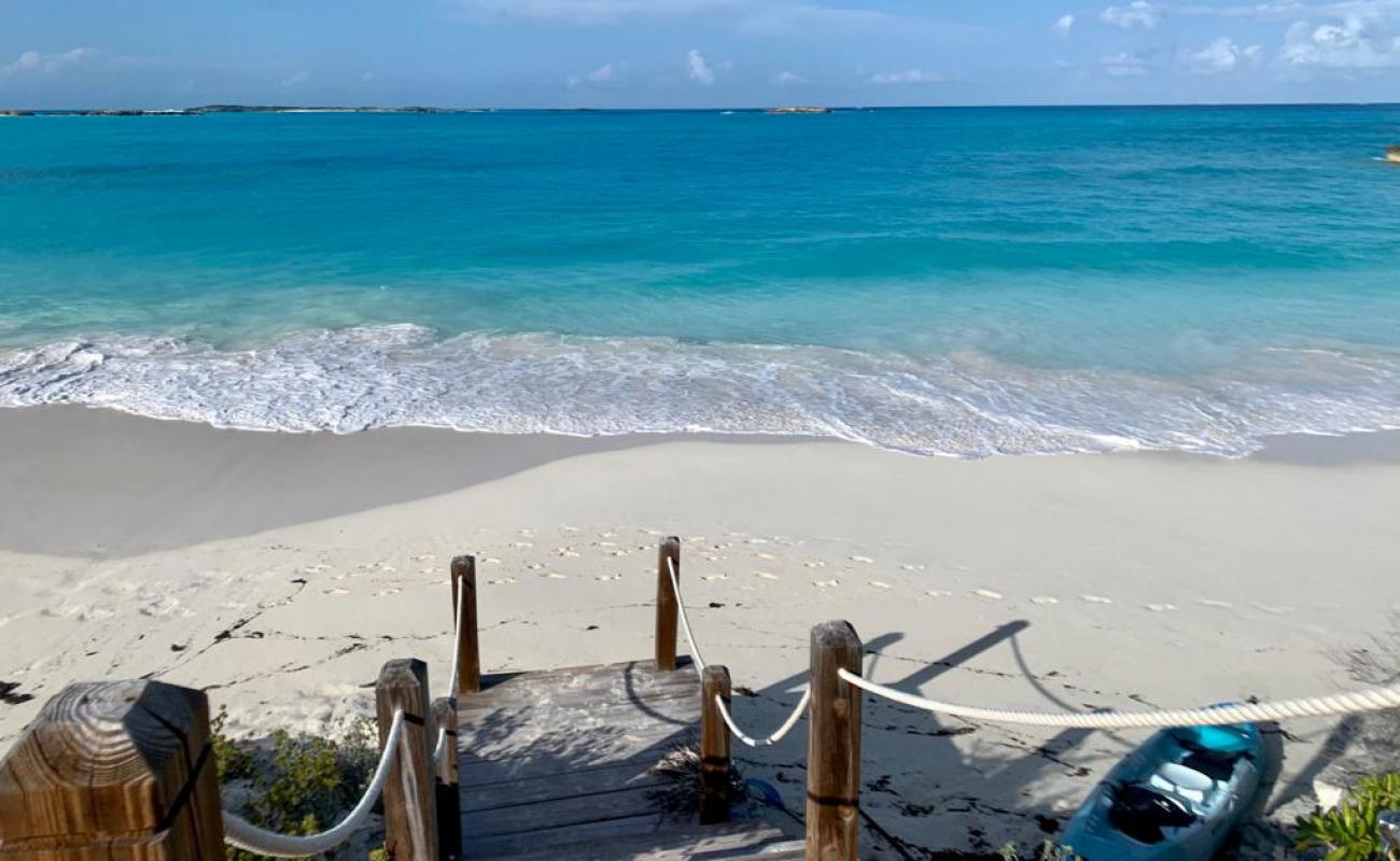 Foto af The Exuma Outpost med hvidt fint sand overflade