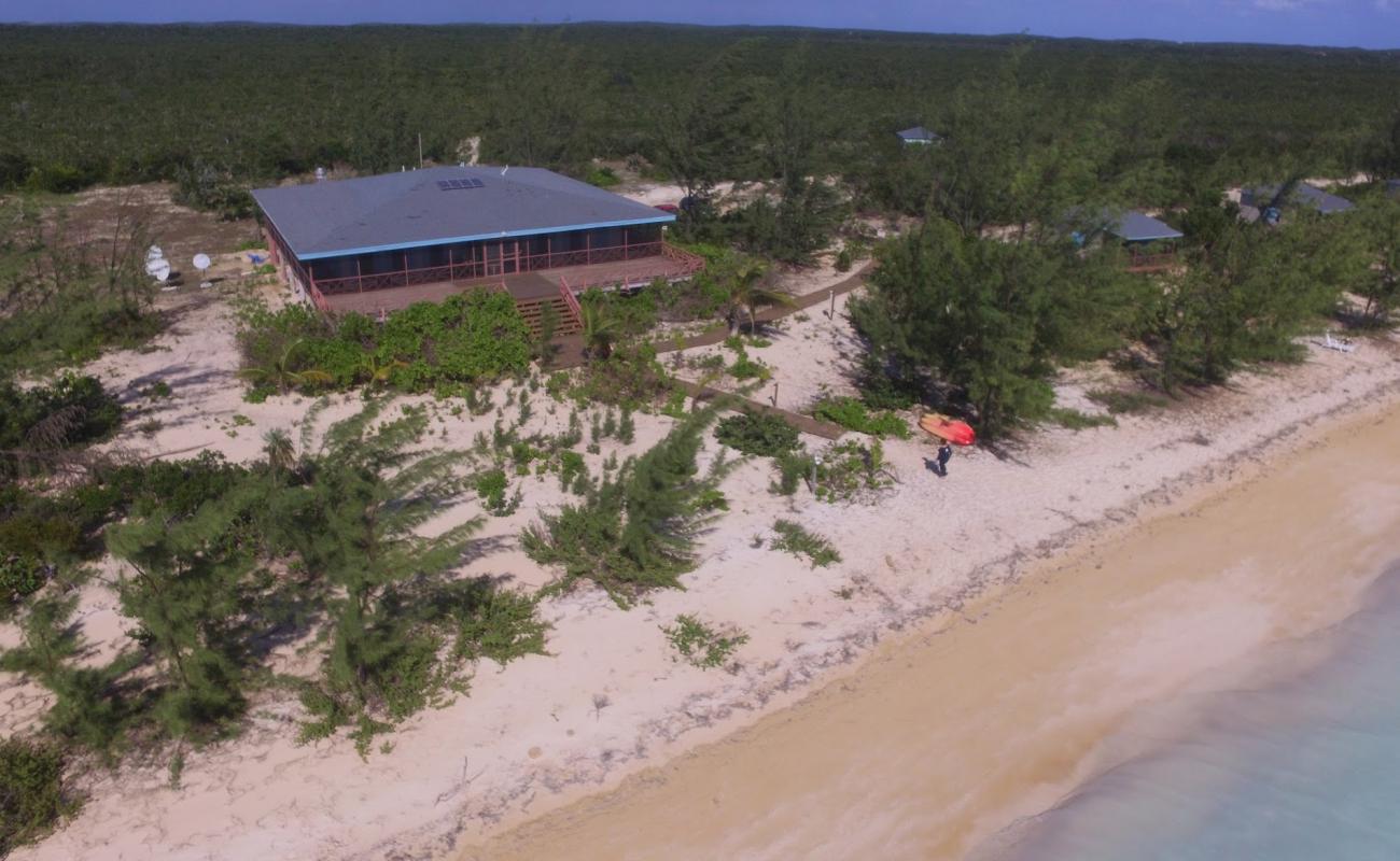 Foto af Chez Pierre beach med hvidt fint sand overflade