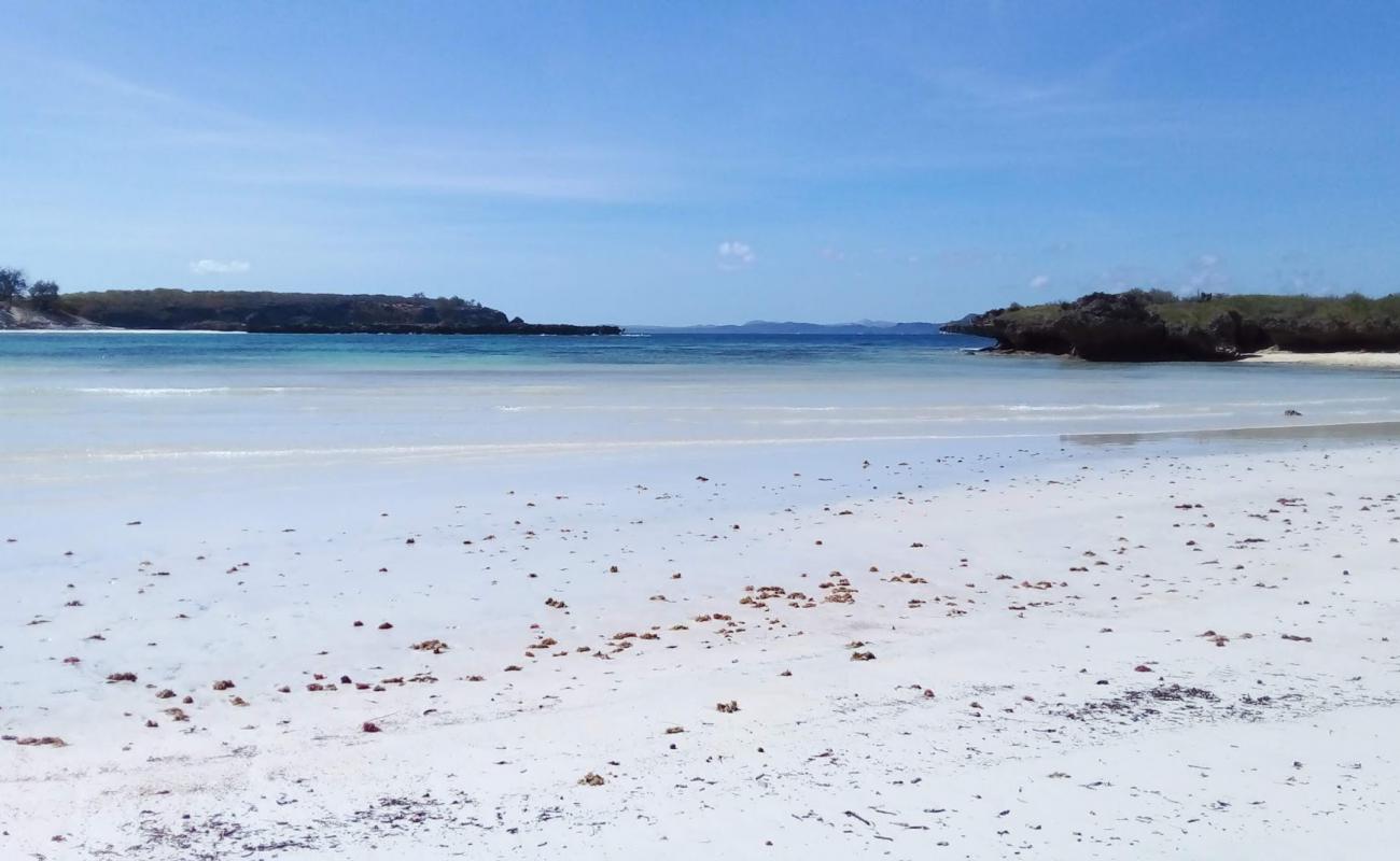 Foto af Baie des Dunes med hvidt sand overflade