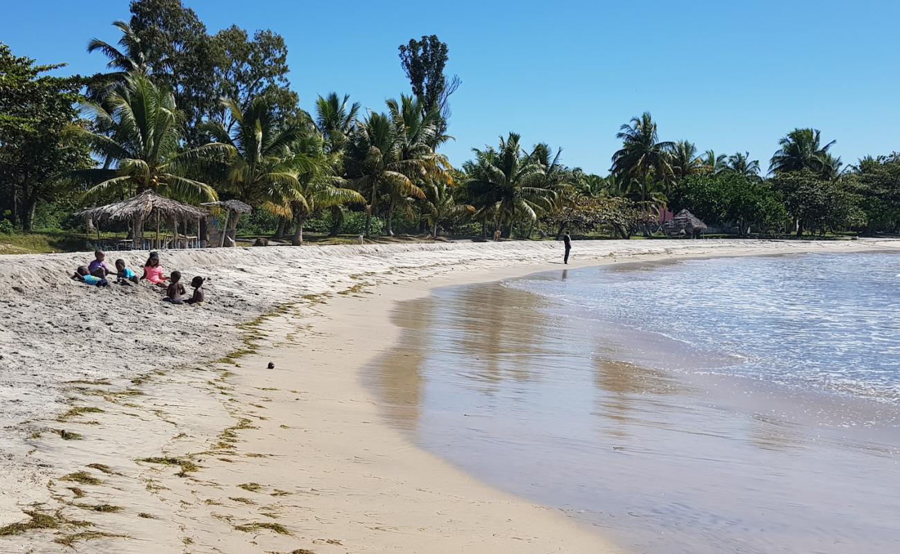 Foto af Mahambo beach med lys sand overflade