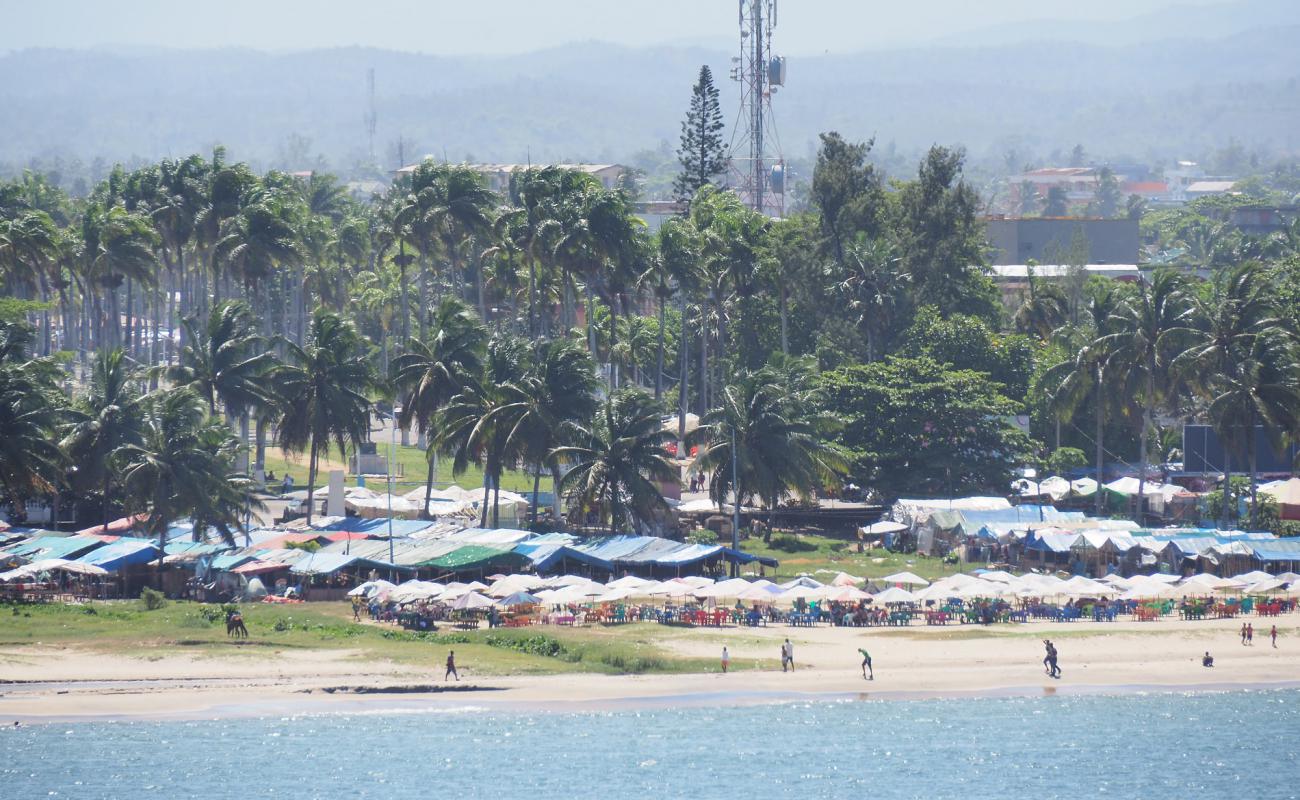 Foto af Toamasina Beach med lys sand overflade