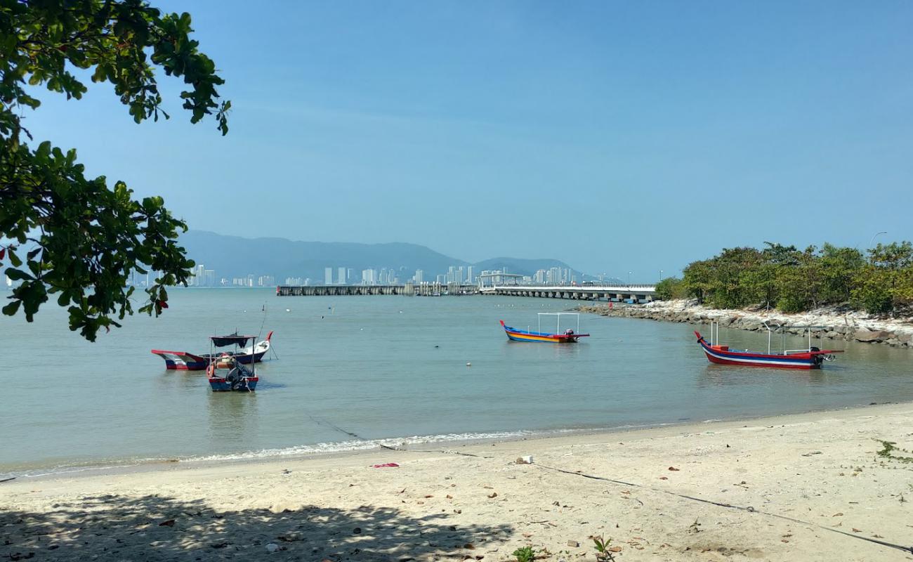 Foto af Bersih Beach med lys sand overflade