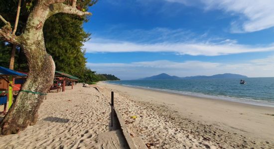 Teluk Senangin Beach