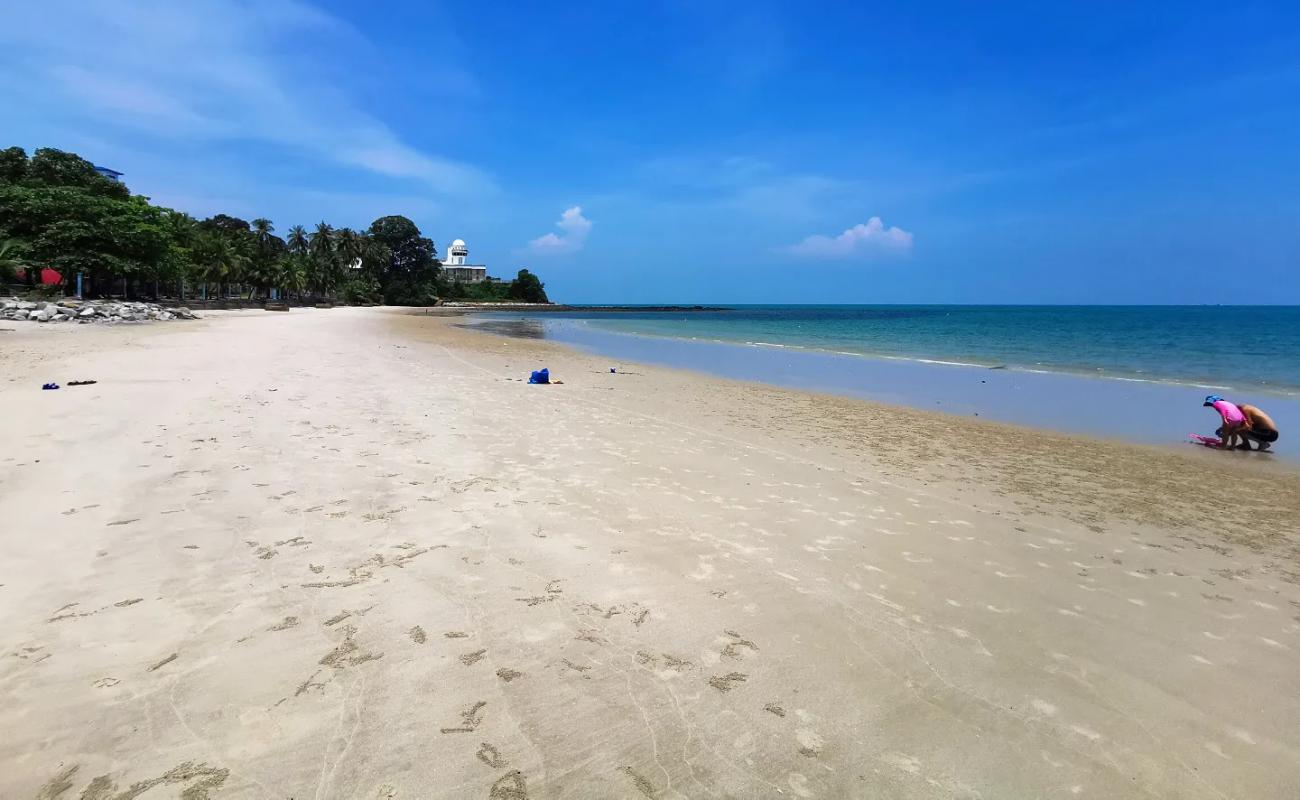 Foto af Port Dickson Beach med lys fint sand overflade