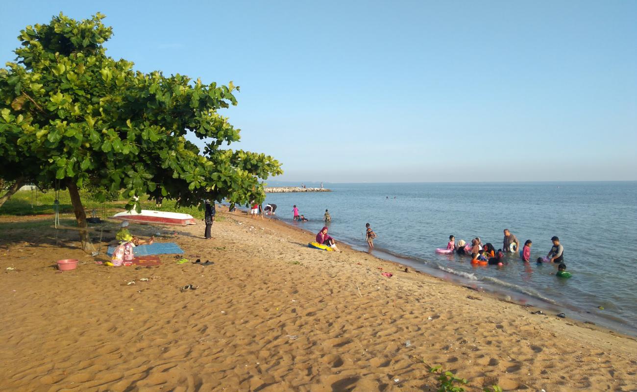 Foto af Kuala Sungai Baru Beach med lys sand overflade