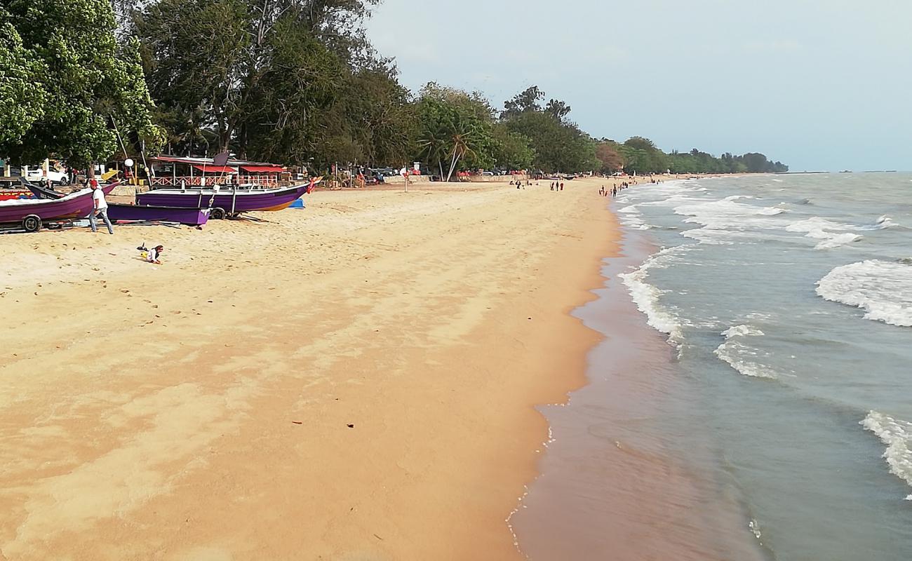 Foto af Pengkalan Balak Melaka Beach med lys sand overflade