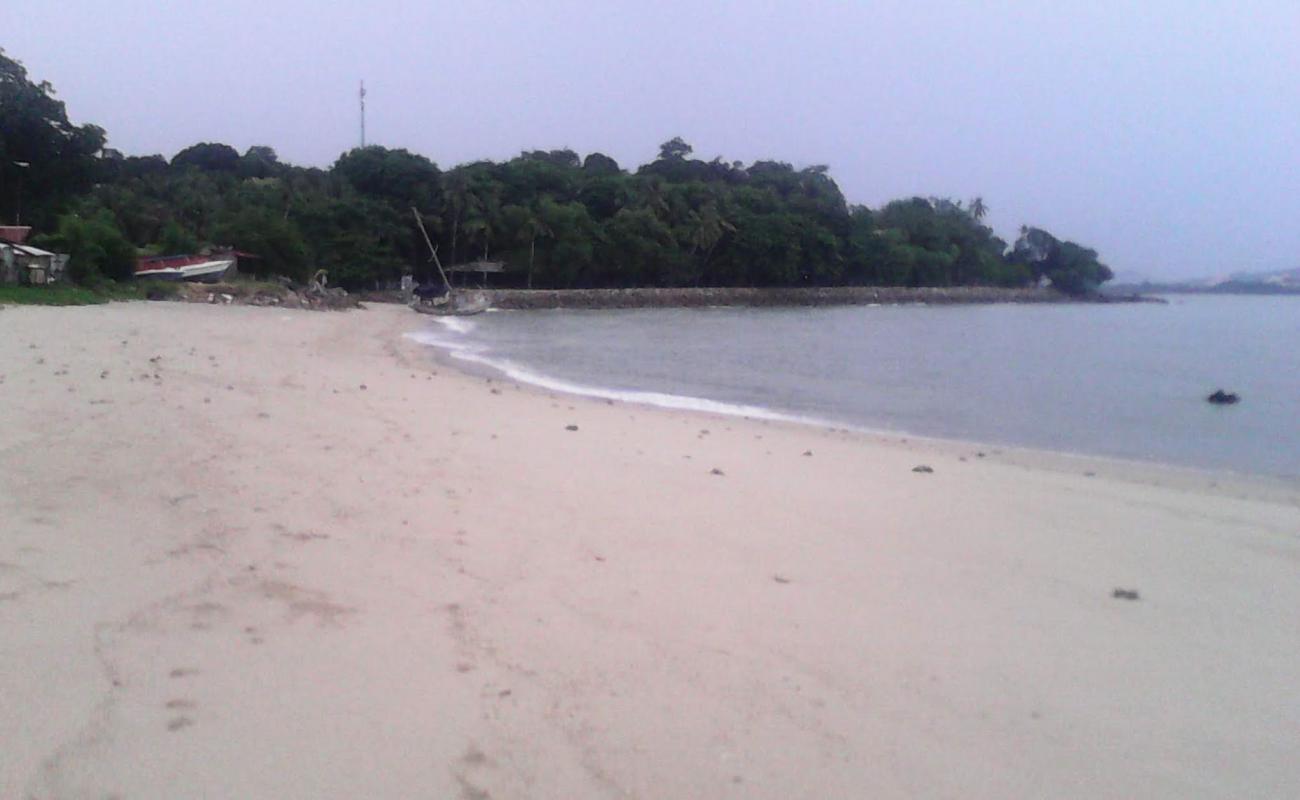 Foto af Telok Nibong Beach med lys sand overflade