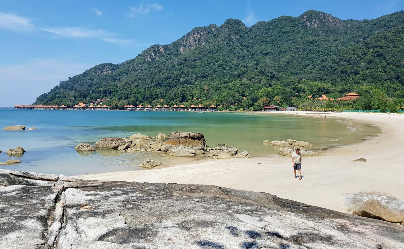 Foto af Kok Langkawi Beach med lys fint sand overflade