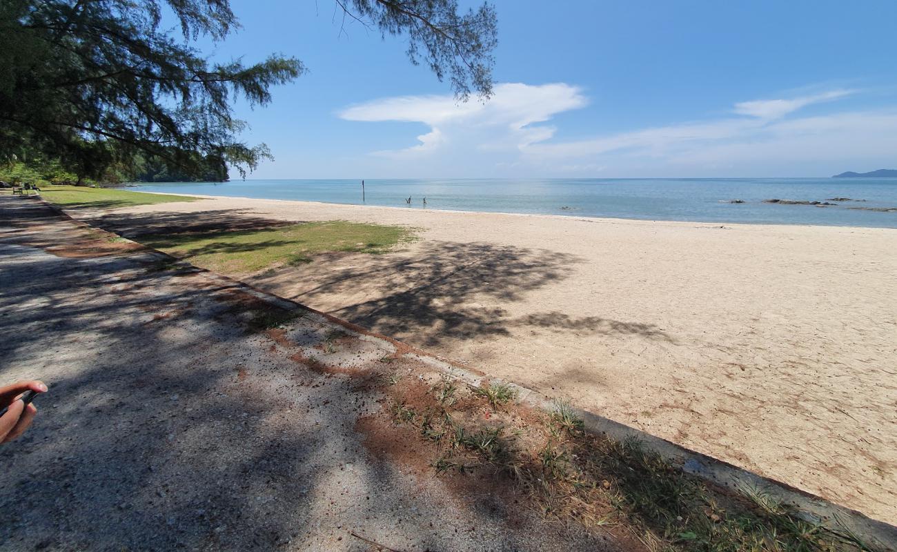 Foto af Teluk Bayu Beach med lys sand overflade