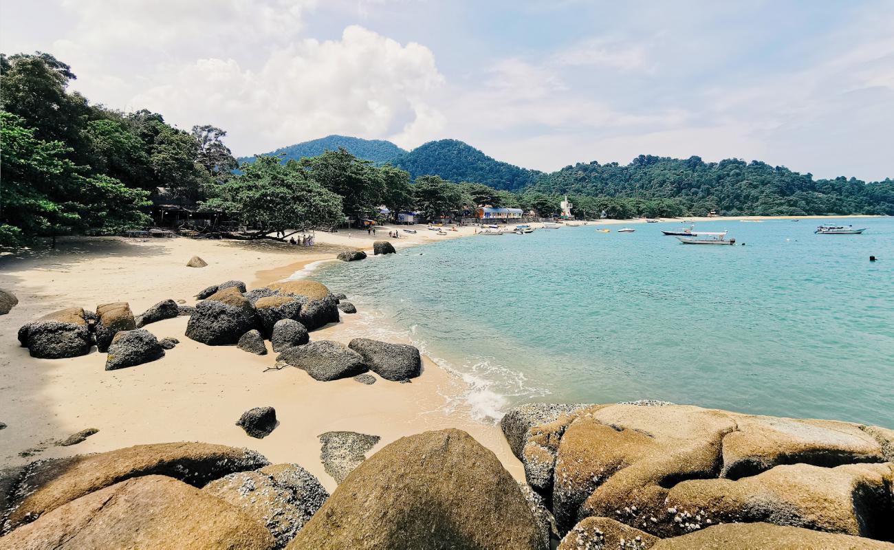 Foto af Teluk Nipah Beach med lys sand overflade