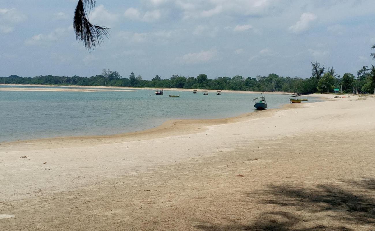 Foto af Chendor Beach med lys sand overflade