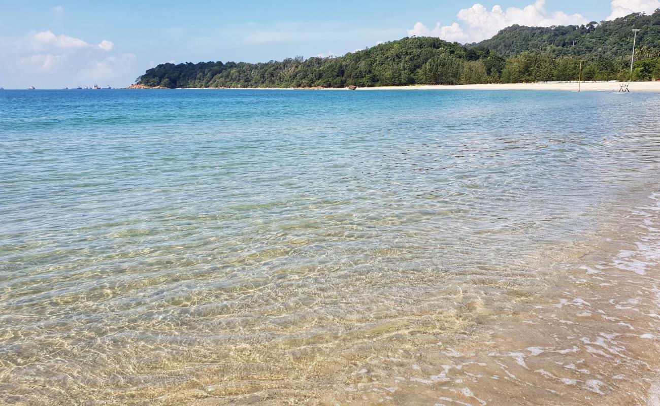 Foto af Teluk Kalong Beach med lys sand overflade