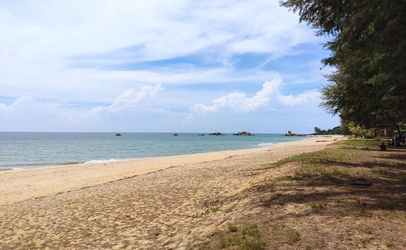 Foto af Kijal Penunjok Beach med lys sand overflade