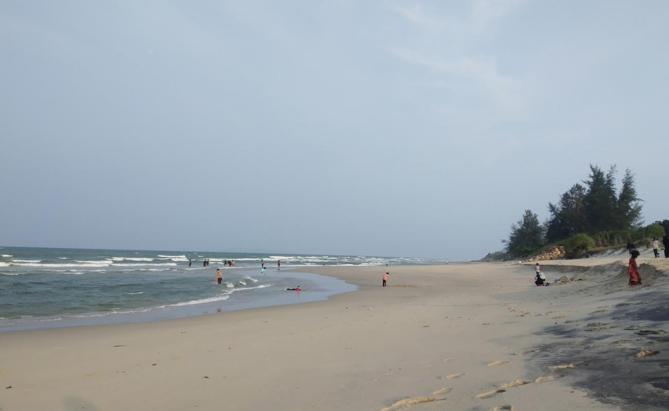 Foto af Pantai Kuala Ibai med lys sand overflade