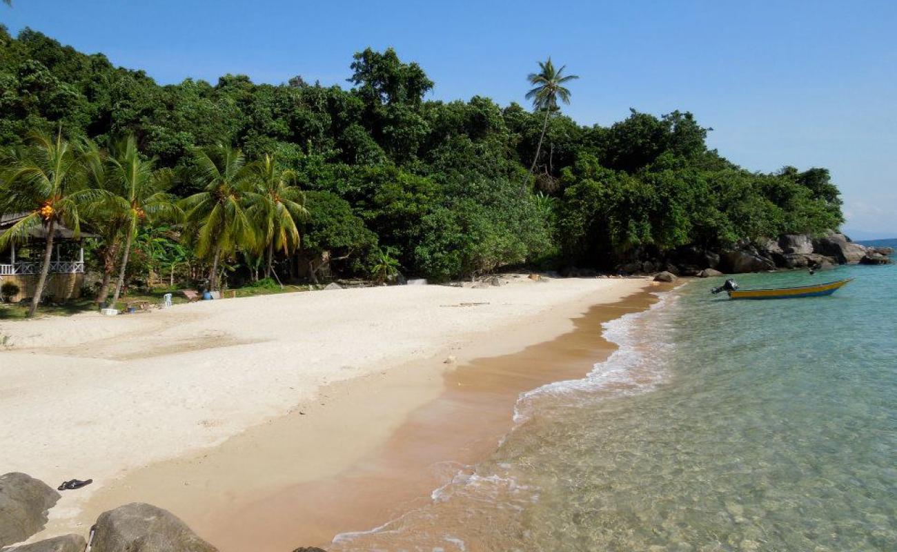 Foto af Keranji Beach Resort med lys sand overflade