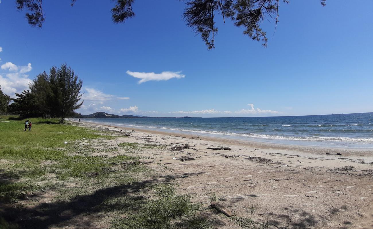 Foto af Merintaman Sipitang Beach med lys sand overflade