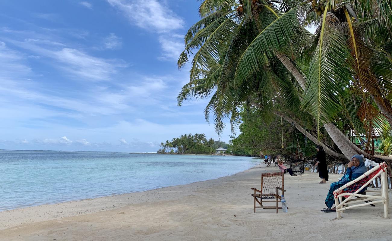 Foto af Thirifalhaandi Athiri Beach med lys sand overflade