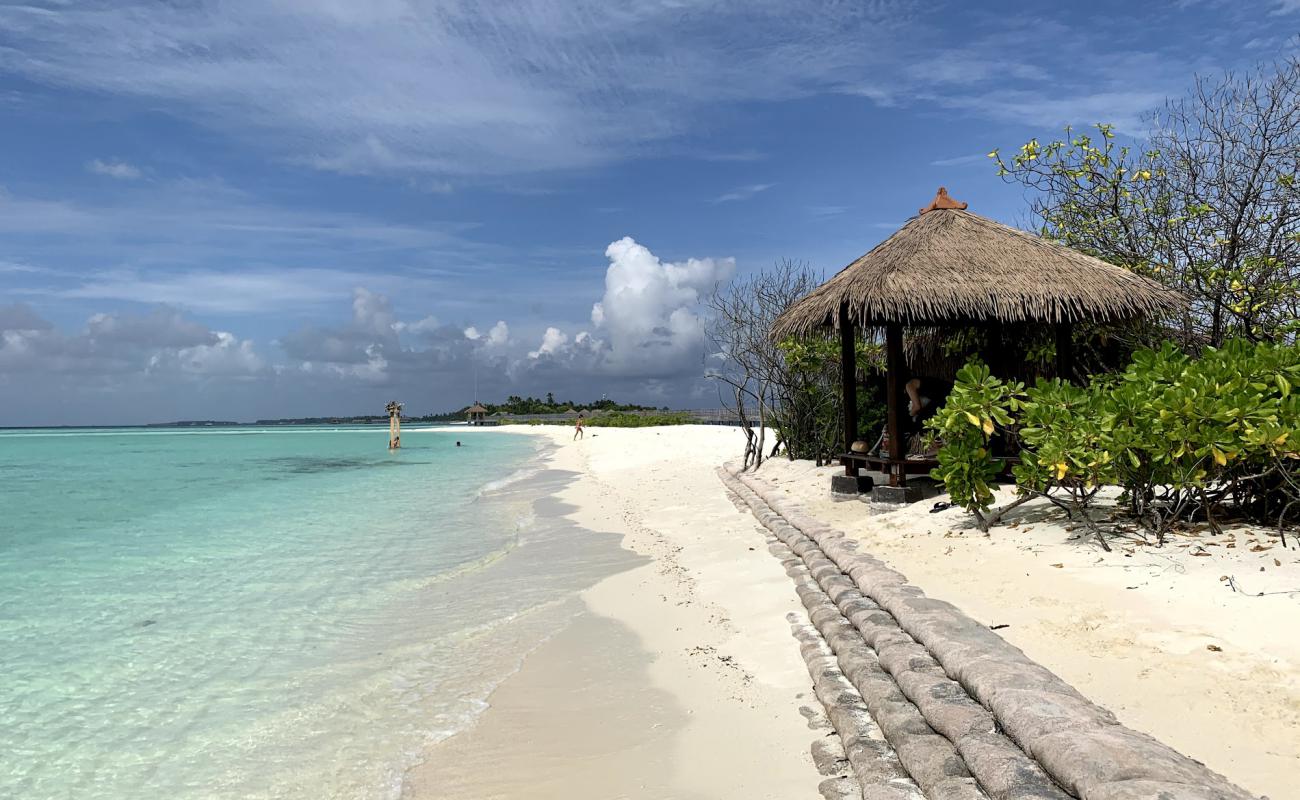 Foto af Dhigurah Strand med hvidt sand overflade