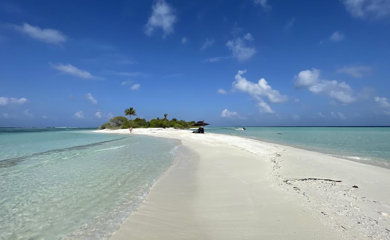 Foto af Munyafushi Beach med hvidt fint sand overflade