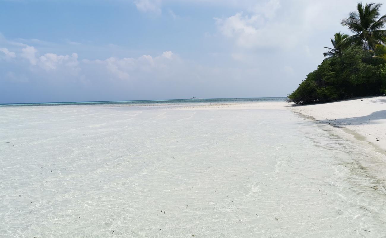 Foto af Gaathurehaa Beach med hvidt fint sand overflade