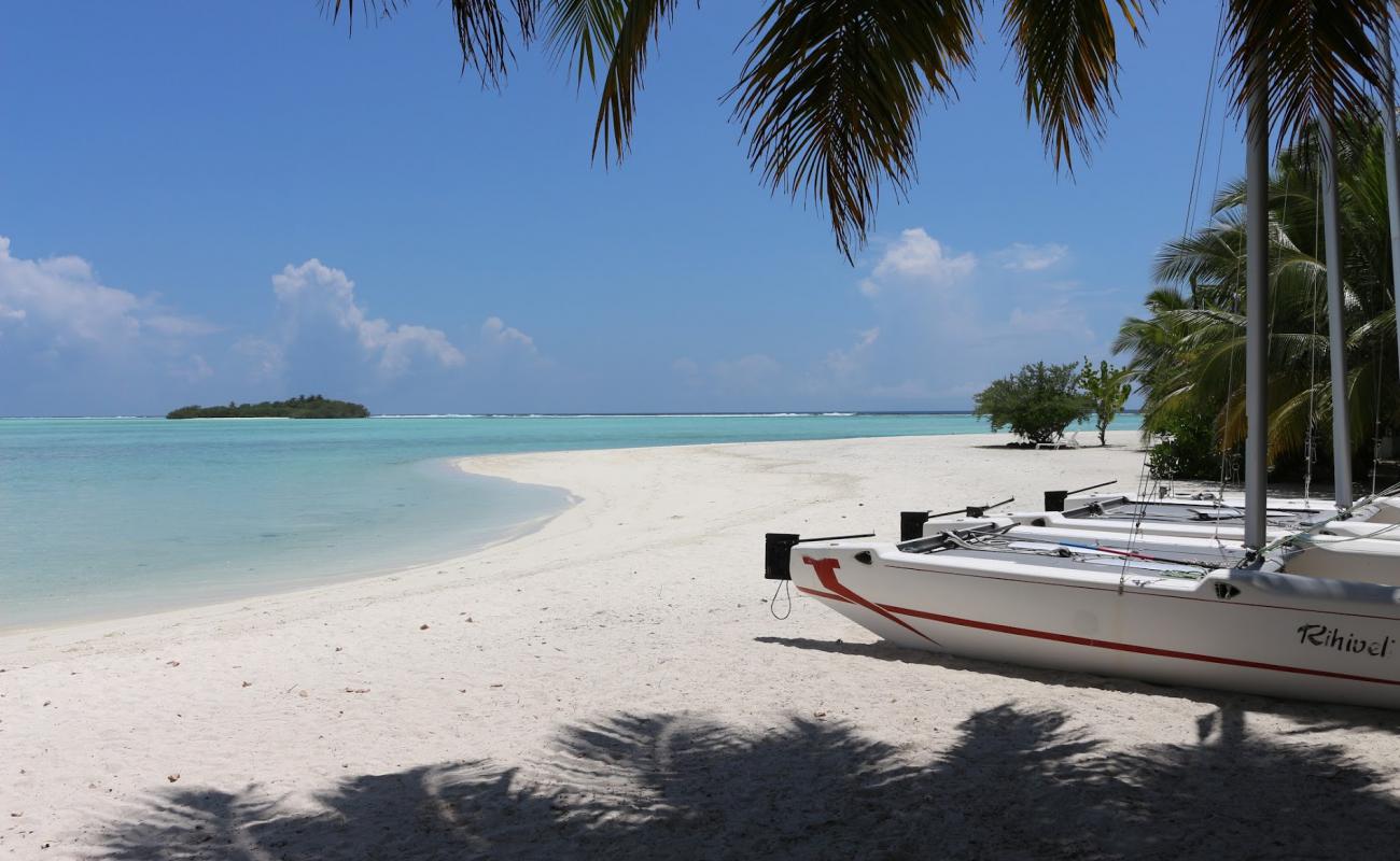 Foto af Rihiveli Strand med hvidt fint sand overflade