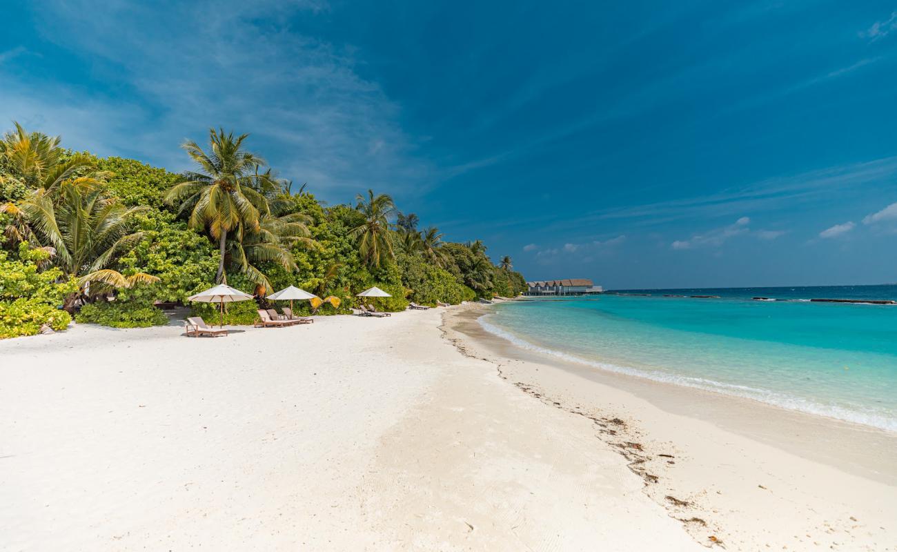 Foto af Amaya Resort Kuda Rah med hvidt fint sand overflade