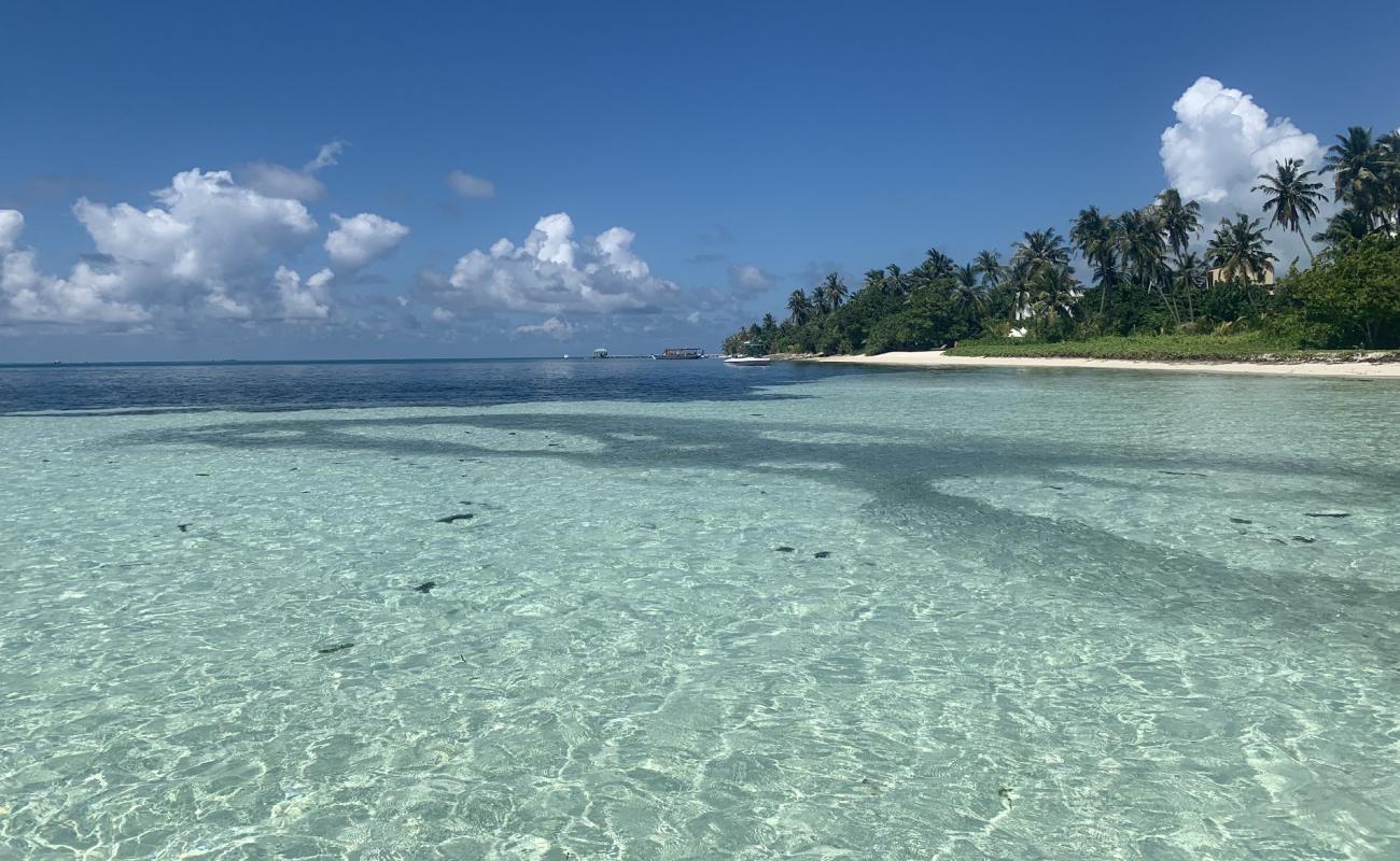 Foto af Dhangethi Beach med hvidt sand overflade