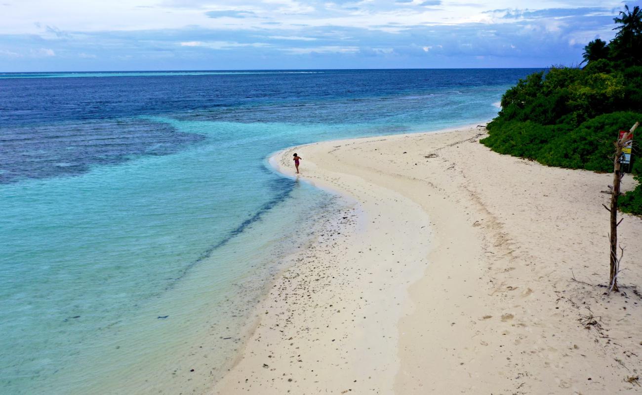 Foto af Haashim's Beach med hvidt sand overflade