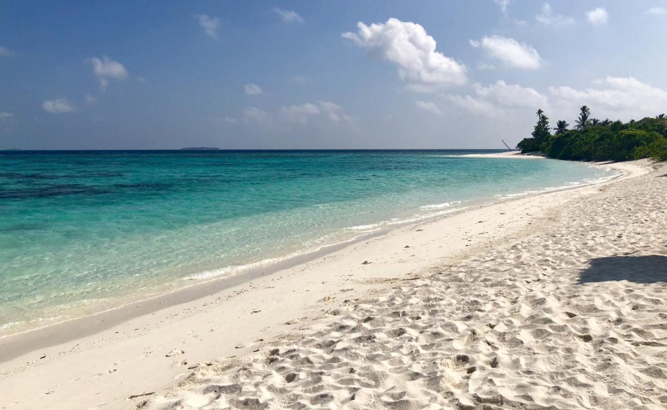 Foto af Feridhoo Beach med hvidt sand overflade