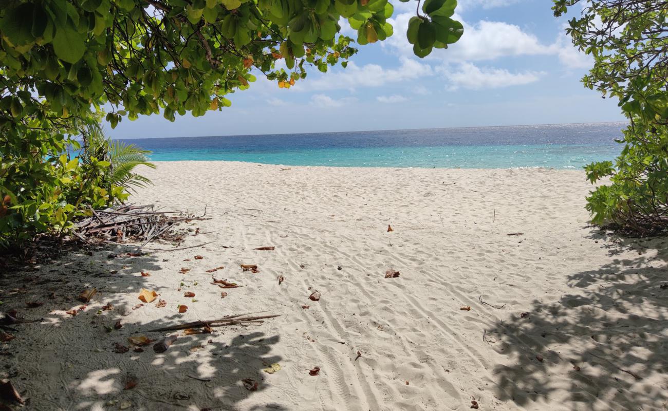 Foto af Olhumathi Beach med hvidt sand overflade