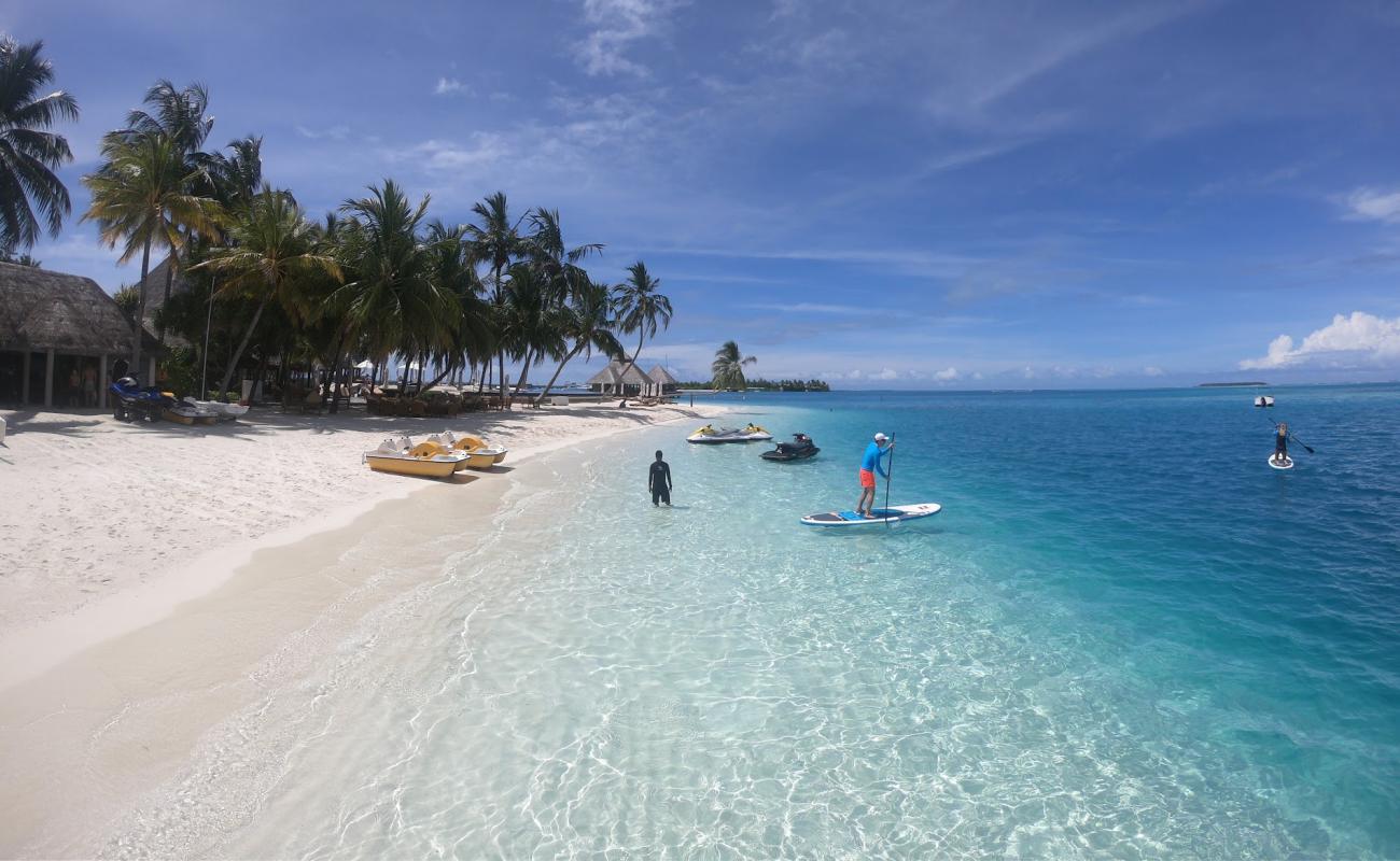 Foto af Conrad Resort Main Island med hvidt sand overflade