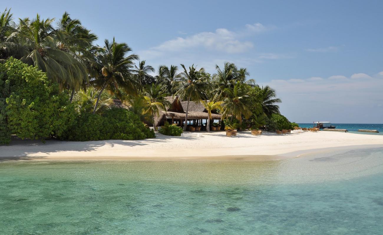 Foto af Kuramathi Resort Island med hvidt sand overflade