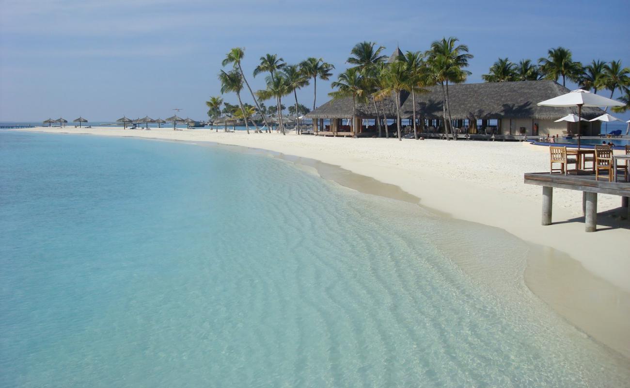 Foto af Veligandu Island Resort med hvidt sand overflade