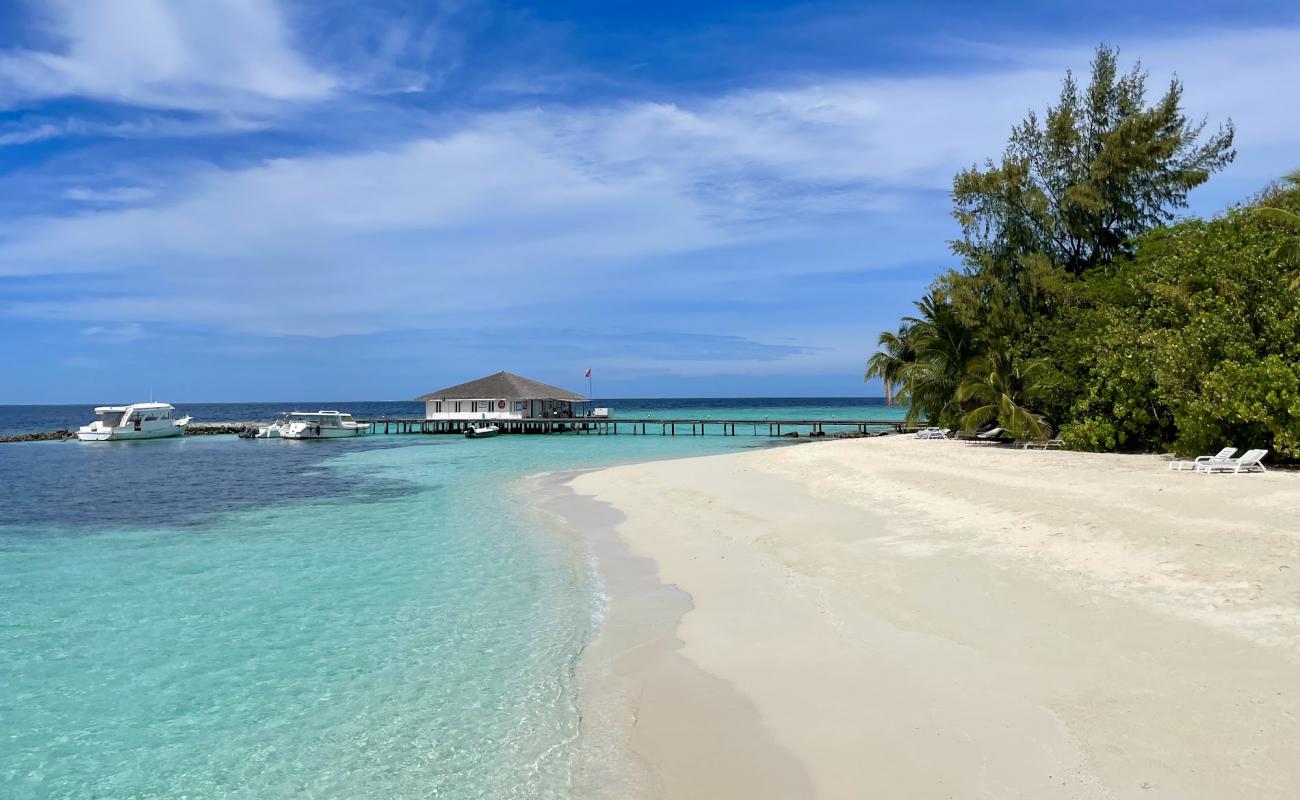 Foto af Eriyadu Island Resort med hvidt sand overflade