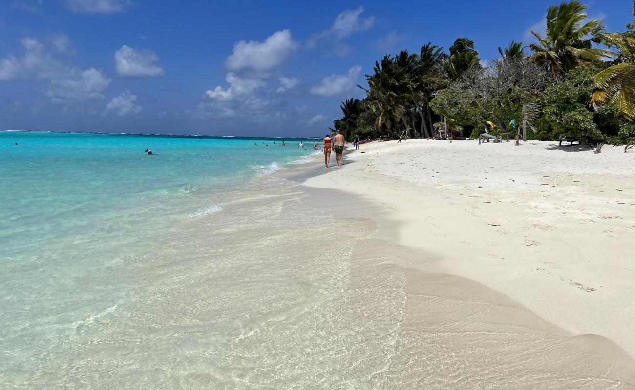 Foto af Thoddu Beach med hvidt fint sand overflade