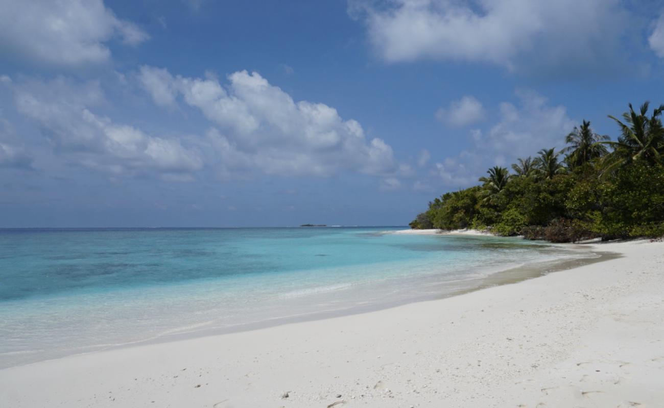 Foto af Enboodhoo Island Beach med lys sand overflade