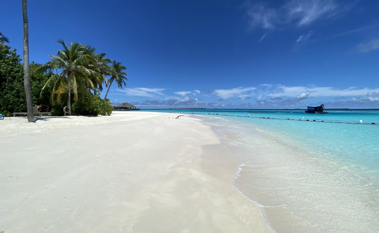 Foto af Huruvalhi Island Strand med lys sand overflade