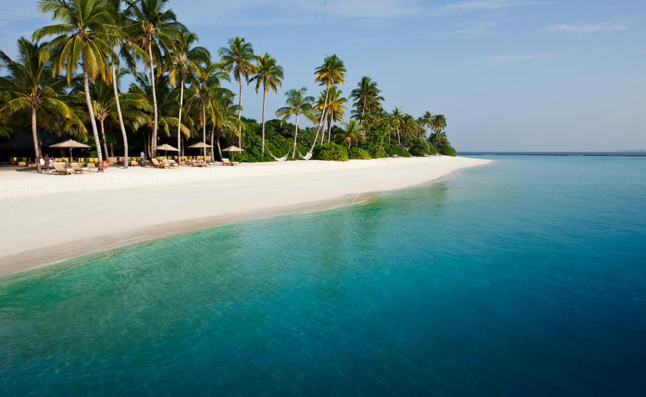 Foto af Stranden på Sun Siyam Resort med hvidt sand overflade