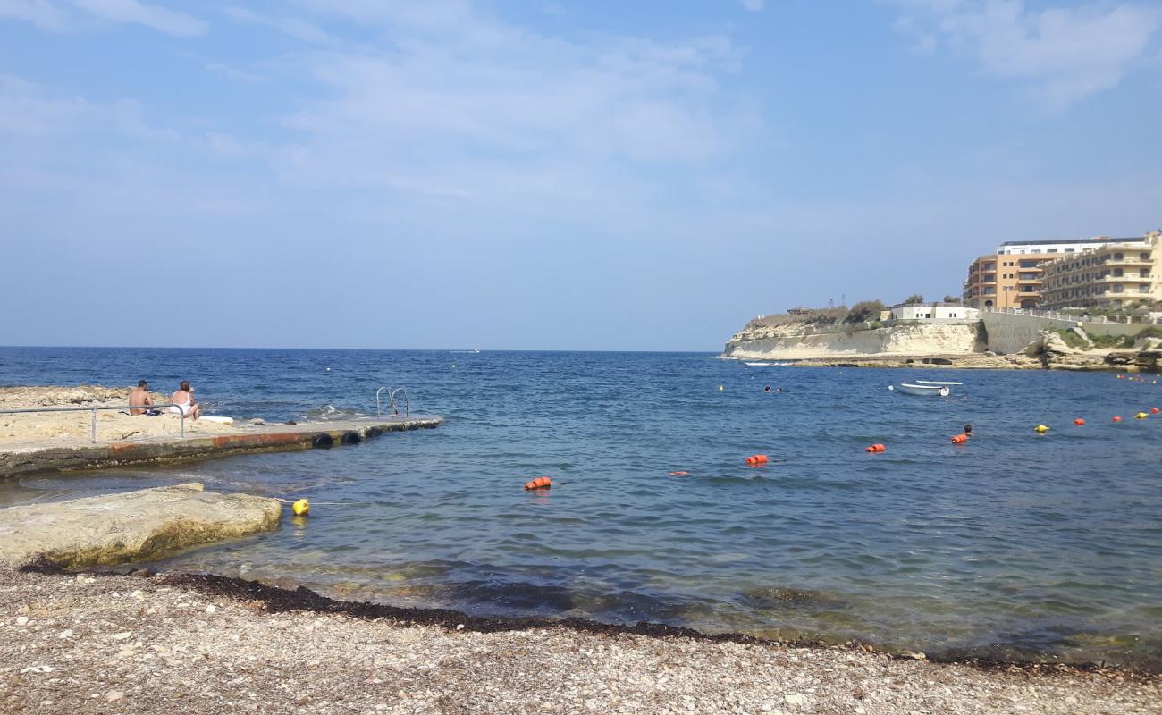 Foto af Qbajjar Bay Beach med lyst sand & sten overflade