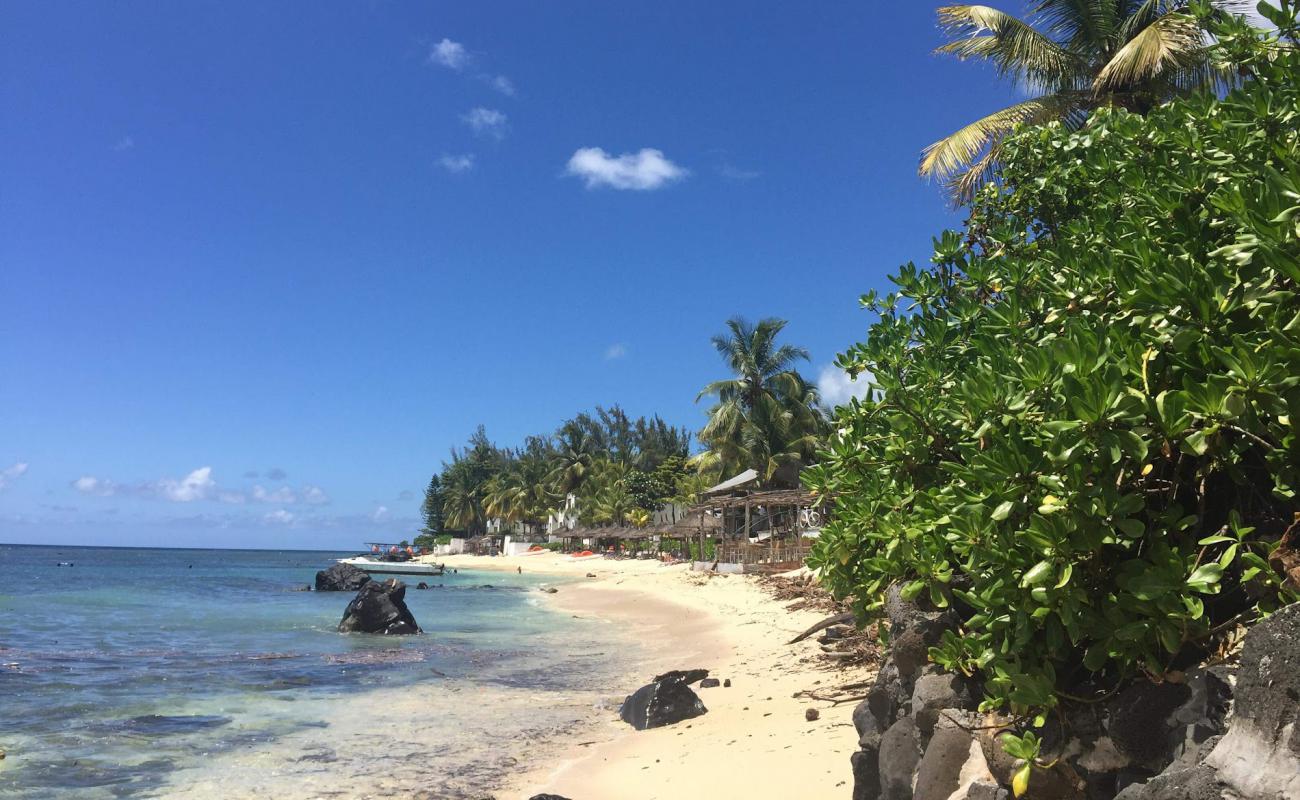 Foto af Pointe Aux Piments Beach II med let sand og småsten overflade