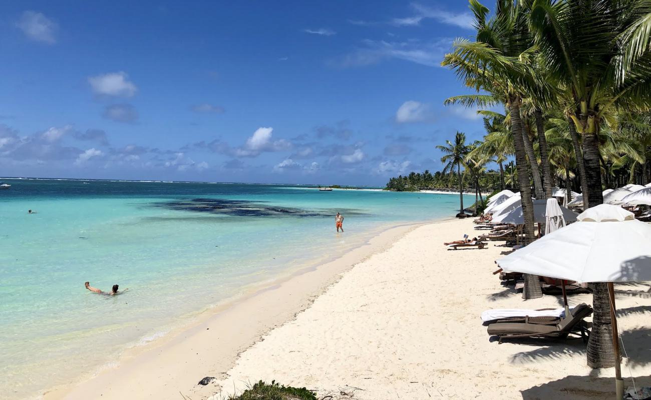 Foto af Belle Mare Beach med hvidt sand overflade