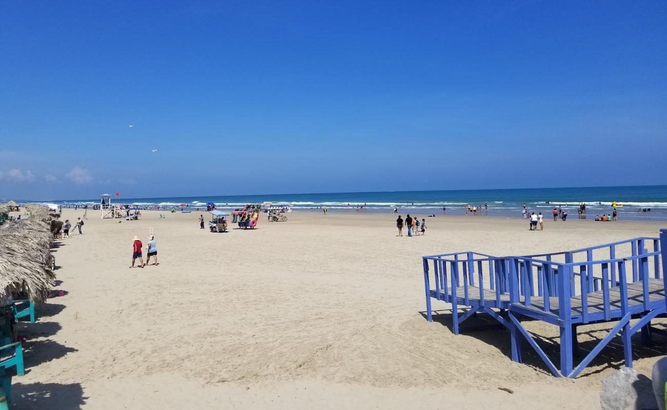 Foto af Miramar Strand med lys fint sand overflade