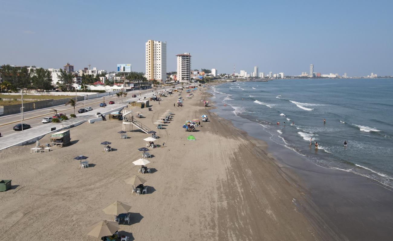 Foto af Playa Boca Del Rio med lys sand overflade